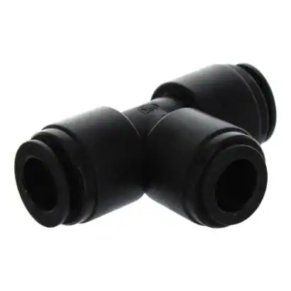 Raccord tuyau en plastique pour nettoyage professionnel.